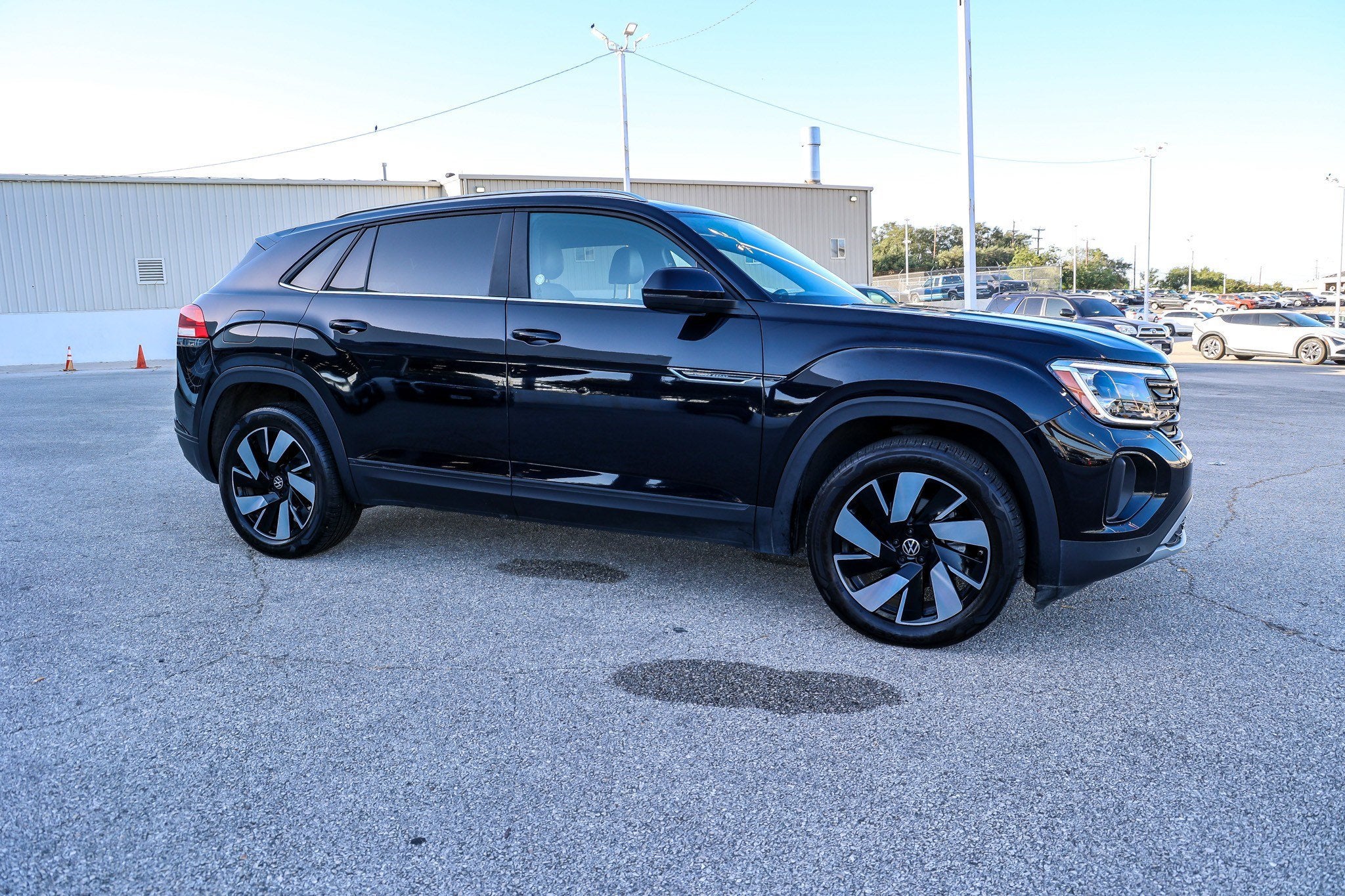 2025 Volkswagen Atlas Cross Sport 2.0T SE w/Technology