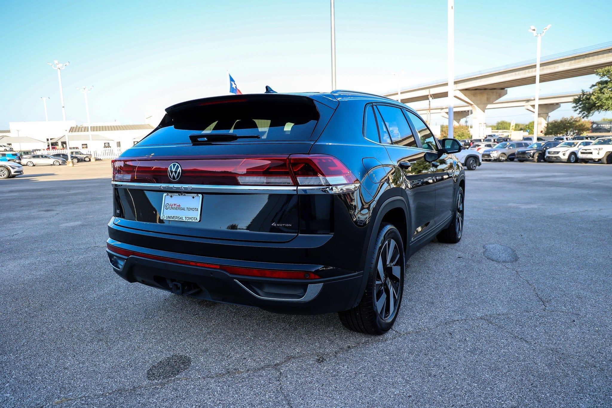 2025 Volkswagen Atlas Cross Sport 2.0T SE w/Technology