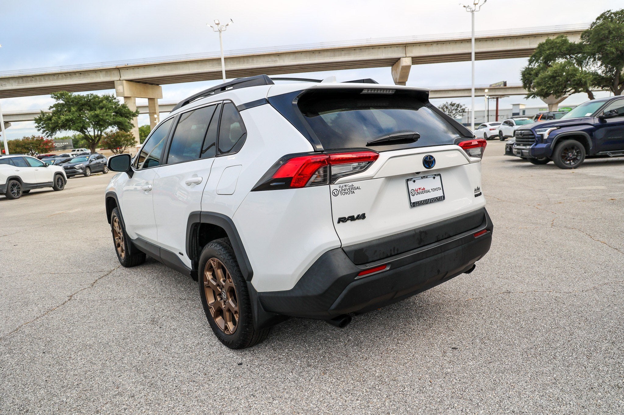 2023 Toyota RAV4 Hybrid Hybrid XLE
