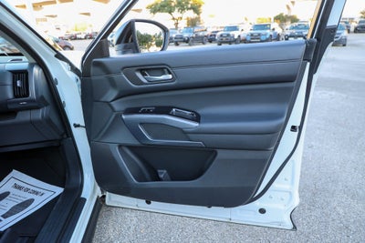 2024 Nissan Pathfinder SL
