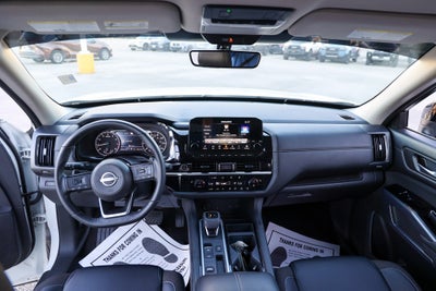 2024 Nissan Pathfinder SL