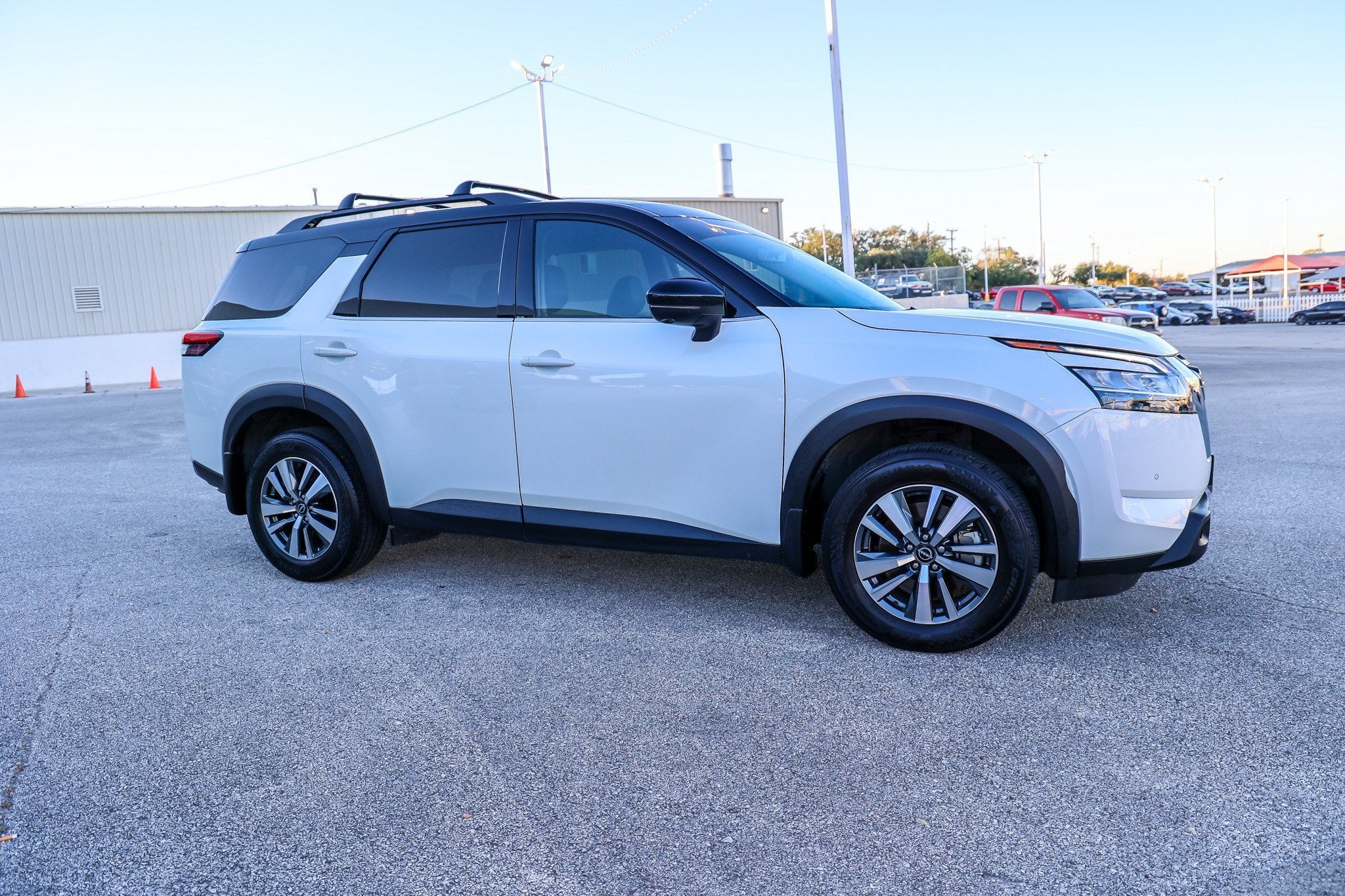 2024 Nissan Pathfinder SL