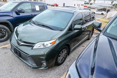 2020 Toyota Sienna XLE