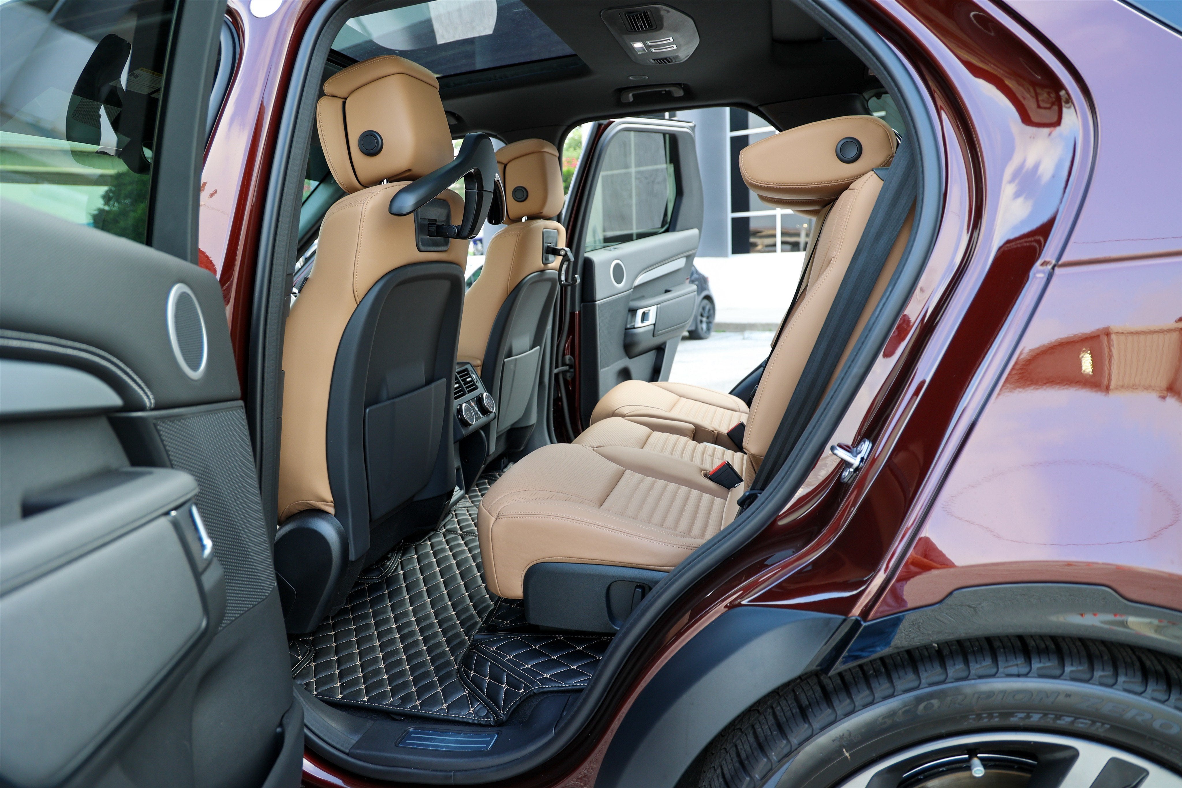 2026 Land Rover Discovery Gemini Edition