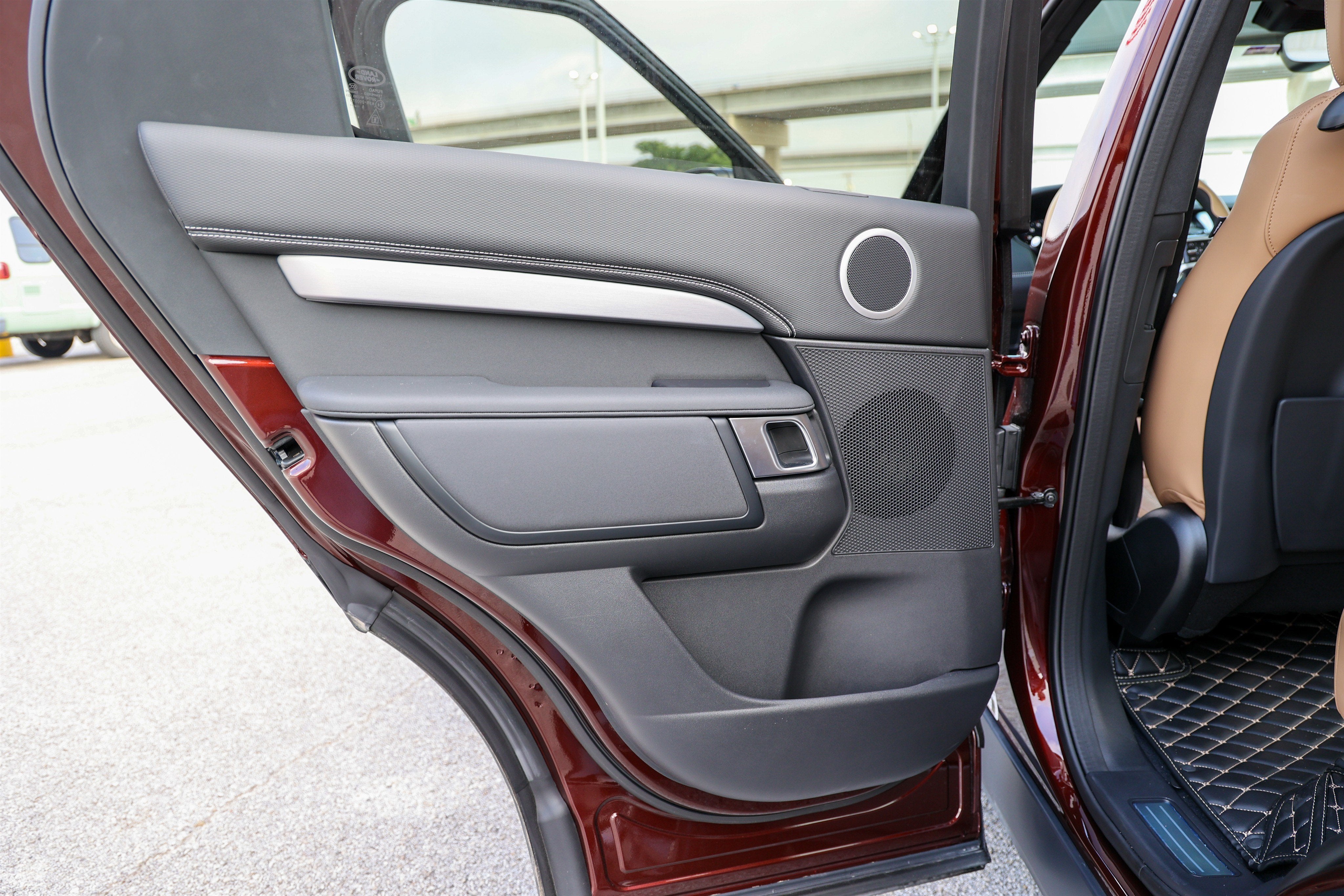 2026 Land Rover Discovery Gemini Edition