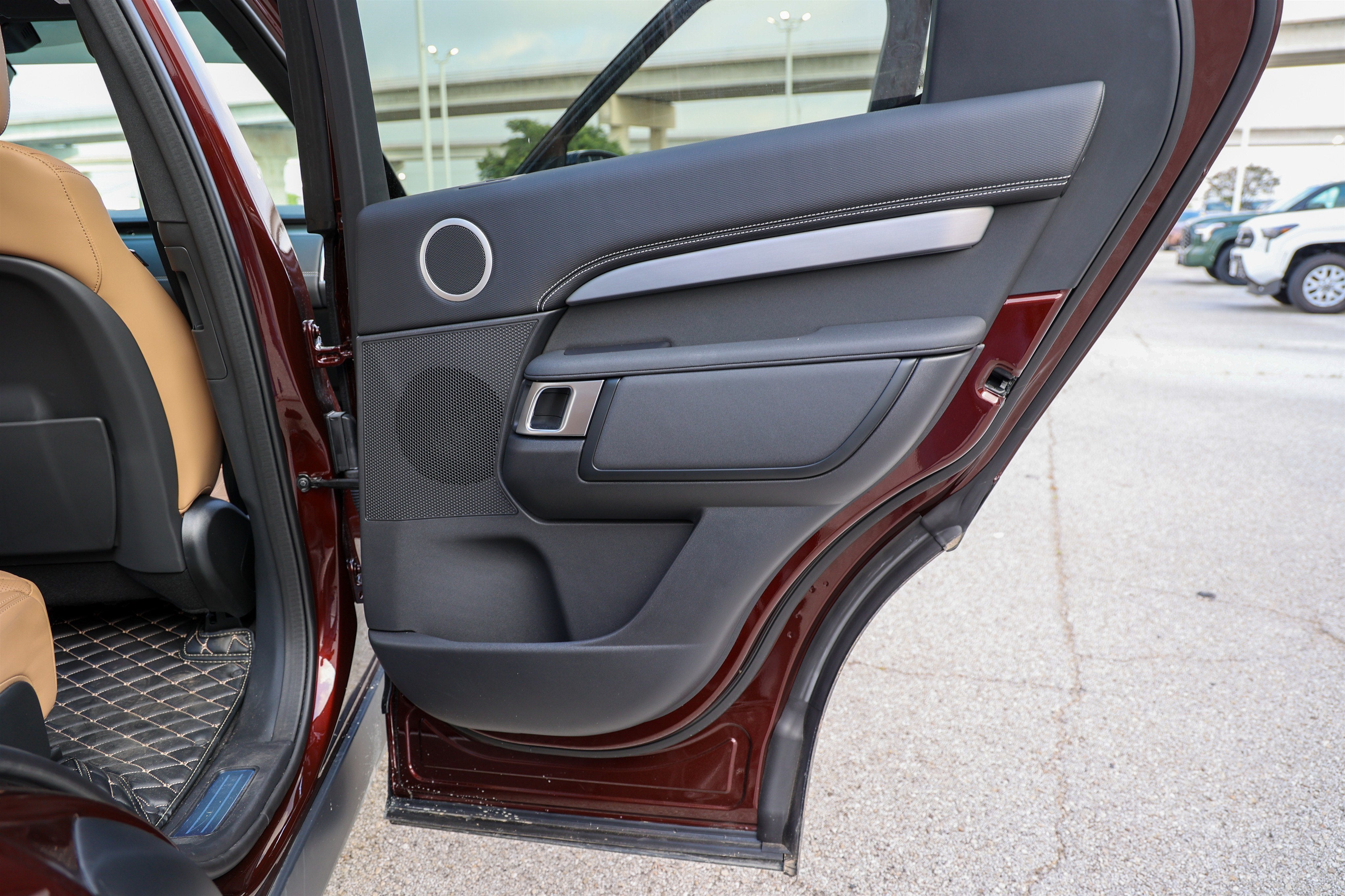 2026 Land Rover Discovery Gemini Edition