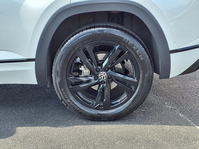 2025 Volkswagen Atlas Cross Sport 2.0T SEL R-Line Black