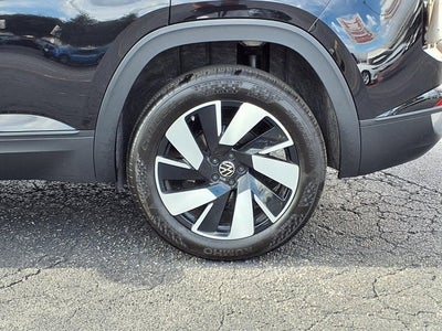 2025 Volkswagen Atlas Cross Sport 2.0T SE w/Technology