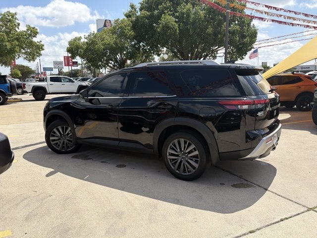 2024 Nissan Pathfinder SL