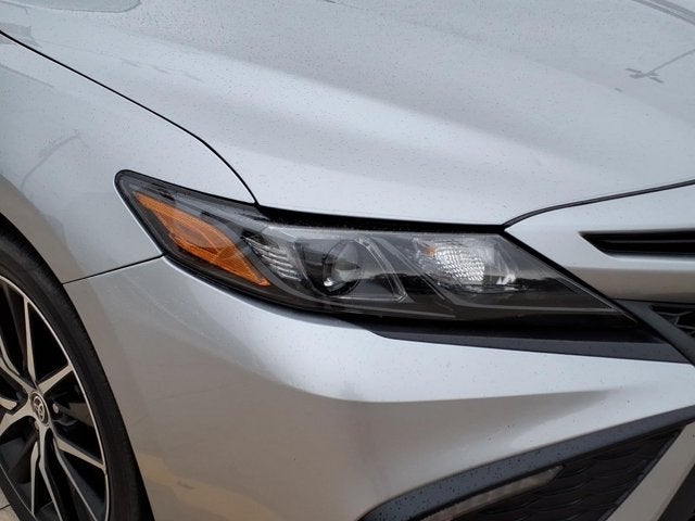 2022 Toyota Camry Hybrid SE