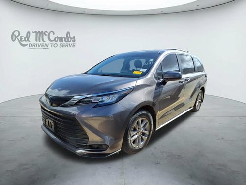 2022 Toyota Sienna LE