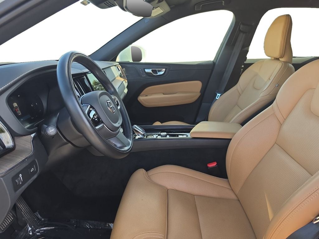 2022 Volvo XC60 B5 Inscription