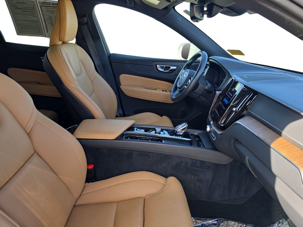 2022 Volvo XC60 B5 Inscription